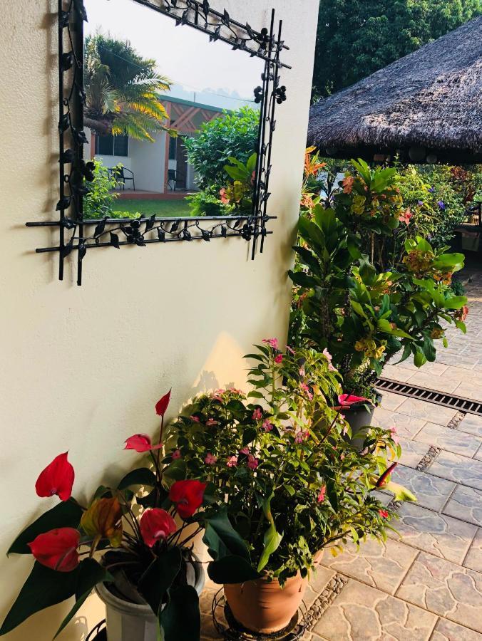Hotel Santo Vanuatu Люганвиль Экстерьер фото