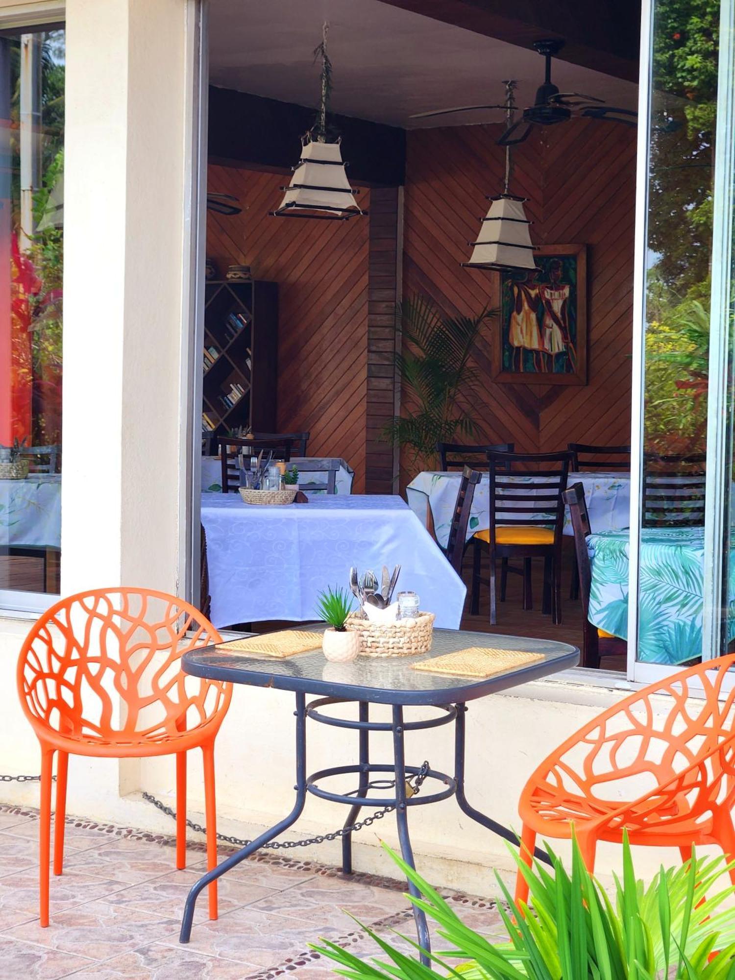 Hotel Santo Vanuatu Люганвиль Экстерьер фото