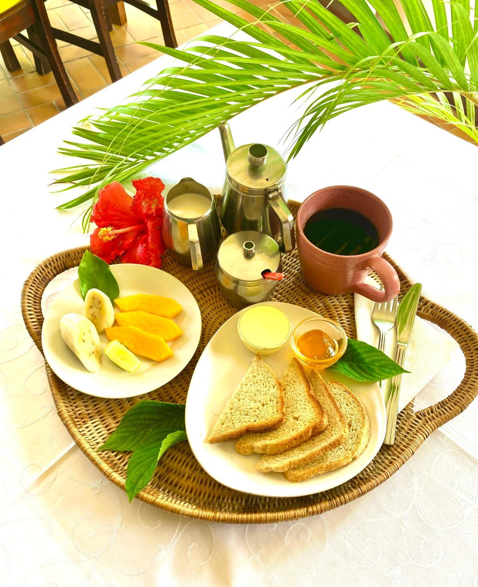 Hotel Santo Vanuatu Люганвиль Экстерьер фото