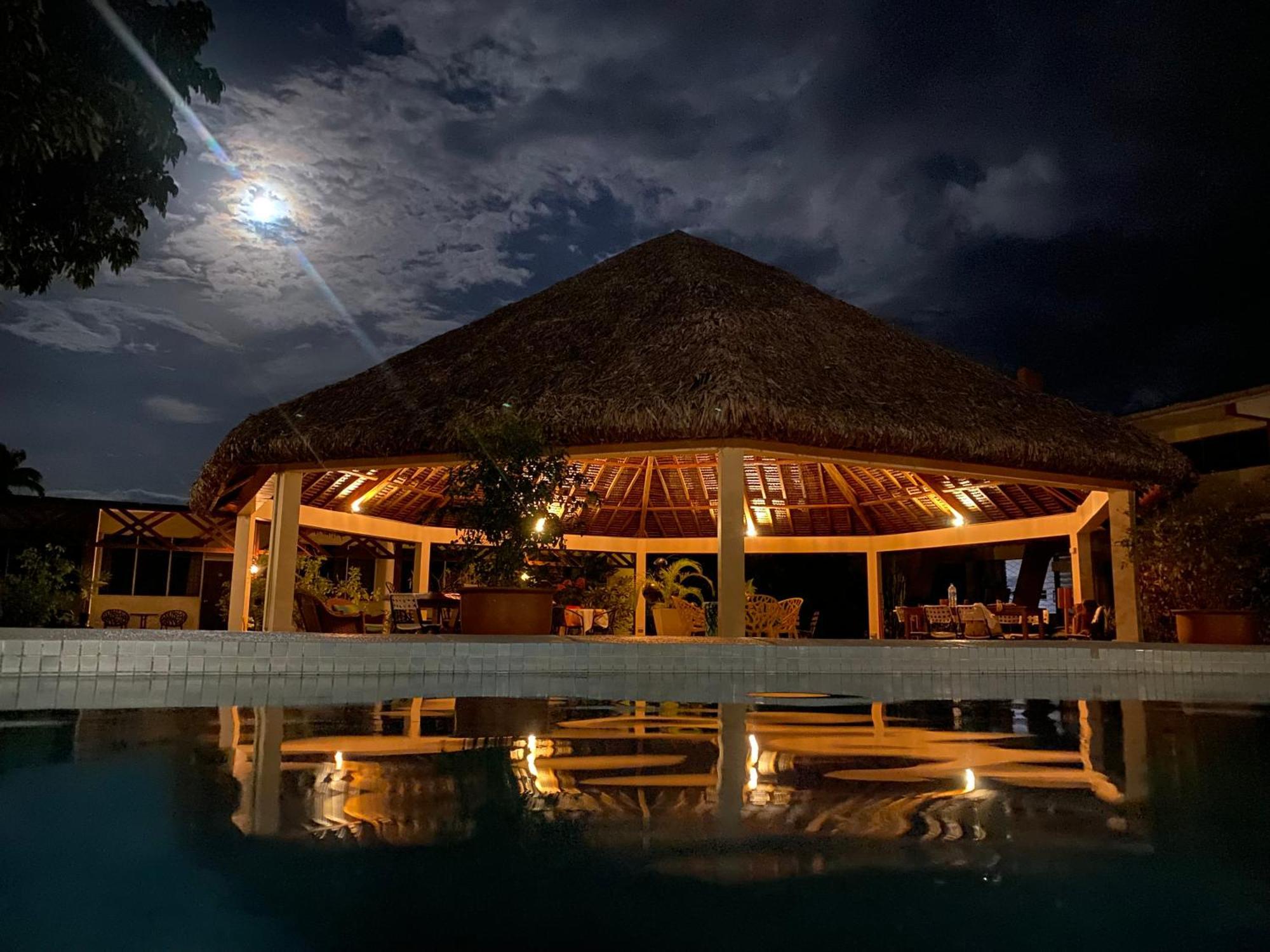 Hotel Santo Vanuatu Люганвиль Экстерьер фото