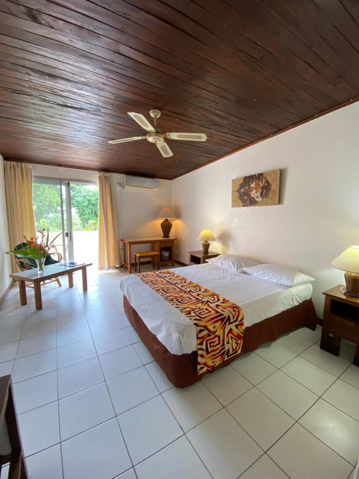 Hotel Santo Vanuatu Люганвиль Экстерьер фото