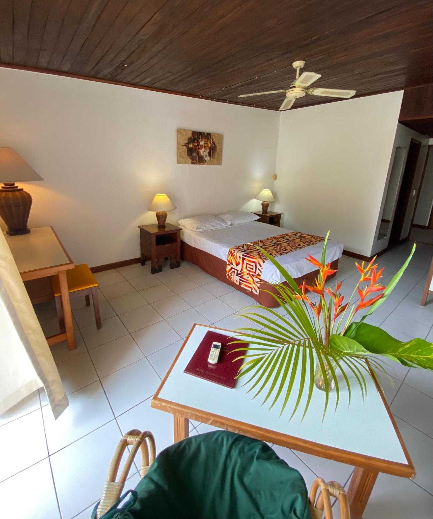 Hotel Santo Vanuatu Люганвиль Экстерьер фото